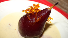 Poire guyot pochée au vin rouge à la vanille