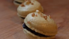 Macarons Chocolat et fruit de la Passion