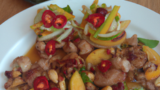 Bouchées de porc Thaï aux noix et aux fruits secs