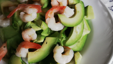 Salade crevettes, concombre et avocat