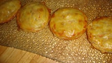 Tourtes individuelles aux champignons, thon, poivrons et tomates