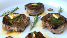 Côtelettes d'agneau au camembert