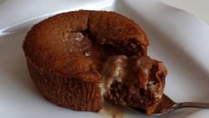 Moelleux à la pomme, chocolat caramel, cœur coulant à la crème Earl Grey