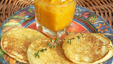 Pancakes aux pommes de terre et chutney de potiron