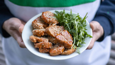 Filet mignon de porc caramélisé et salade de roquette