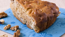 Gateau d'hiver aux pommes et aux noix de Grenoble