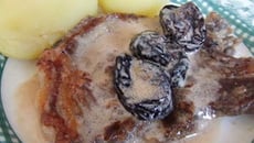 Côtes de porc aux pruneaux