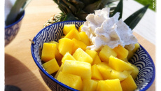 Salade de fruits exotiques à la chantilly de lait de coco
