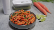 Carottes à la chermoula et pesto de fanes de carottes