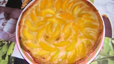 Tarte aux pêches sur crème d'amandes