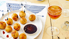 Brochettes de boulettes de poulet au cidre façon yakitori