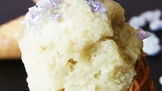 Sorbet aubergine et éclats de violette