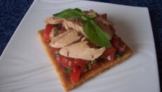 Tarte tomate basilic émincés de thon au romarin et persil