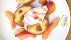 Gâteau renversé à la nectarine, nectarines pochées à la verveine et glace verveine