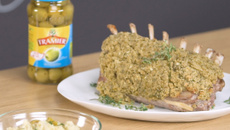 Carré d'agneau en croûte d'olives vertes