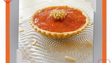 Tartelettes à la crème de pignons de pin et aux nectarines jaunes