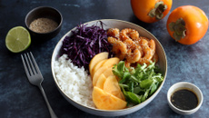 Poke bowl au Kaki Ribera del Xúquer AOP  et crevettes