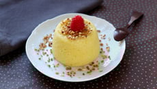 Petits gâteaux framboises, noix de coco et pralin