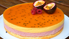 Bavarois coloré framboises et fruits de la passion