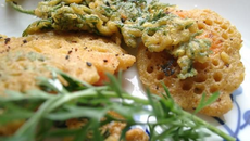 Beignets de fanes de carottes, à la farine de pois chiches