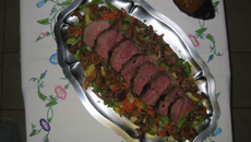 Rôti d'autruche au foie gras et aux girolles