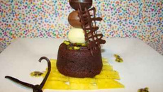 Coulant de Pâques cœur passion, carpaccio d'ananas vanille citron vert