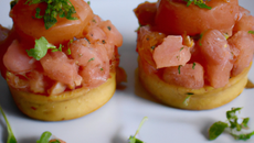 Tartare de tomate et saumon fumé à l'aneth