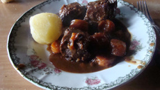 Carbonnade flammande et ses pommes de terre caquettes