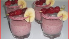 Smoothies aux framboises et à la banane