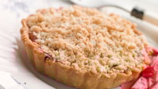 Tarte rhubarbe amandine en crumble