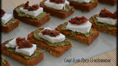 Canapé de pain d'épices à la méditerranéenne