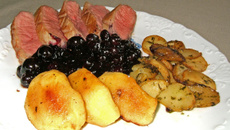 Magret de canard sauce aux myrtilles