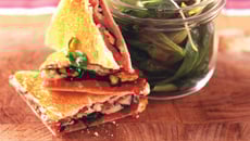 Croque à la Fourme et jambon cru