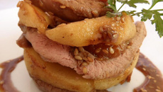 Aiguillettes de canards poêlées aux pommes et abricots