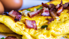 Omelette cheddar gruyère et lardons fumés