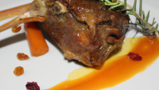 Epaule d'agneau confite au citron confit