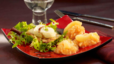 Pain perdu au chèvre chaud et compotée de pommes aux oignons et cannelle