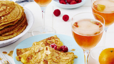 Crêpes au cidre, sauce mandarine et framboises
