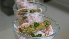 Panna cotta d'asperges et miettes de crabe