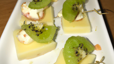 Tapas au fromage de brebis et aux kiwis de l'adour