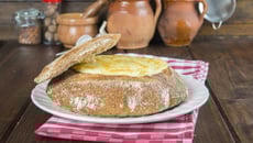 Fondue de camembert dans un pain
