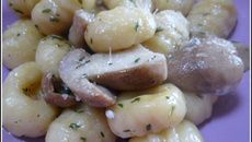 Gnocchis d'automne aux cèpes et éclats de noisettes