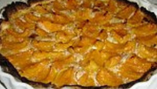 Tarte aux abricots, à la crème de noisettes et au miel