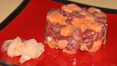 Tartare de saumon de Norvège et rumsteak au gingembre et graines de sésame