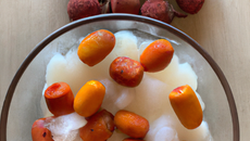 Macédoine de litchis et de kakis