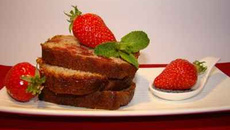 Cake aux deux fraises, graines de pavot  et sirop de coquelicot