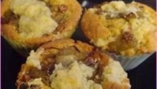 Cupcakes au crumble de rhubarbe et caramel