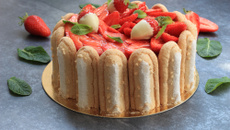 Charlotte aux fraises et mousse de fraises