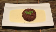 Coulant au chocolat en croute de chocolat, sauce basilic