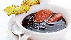 Soupe de chocolat au pamplemousse de Floride, sacristain coco-pistache